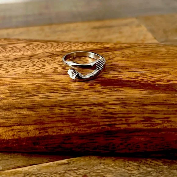 Hug Ring , give someone you love a hug. Ring is adjustable unisex - Picture 1 of 1